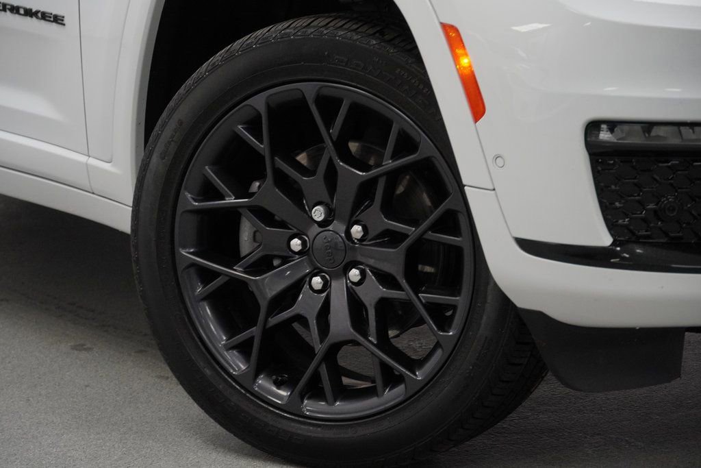 Certified 2024 Jeep Grand Cherokee L Summit image 4