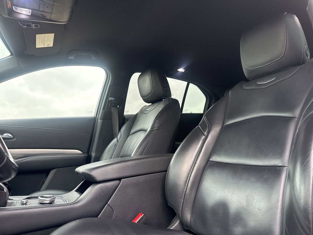 Used 2021 Cadillac XT4 Premium Luxury image 41