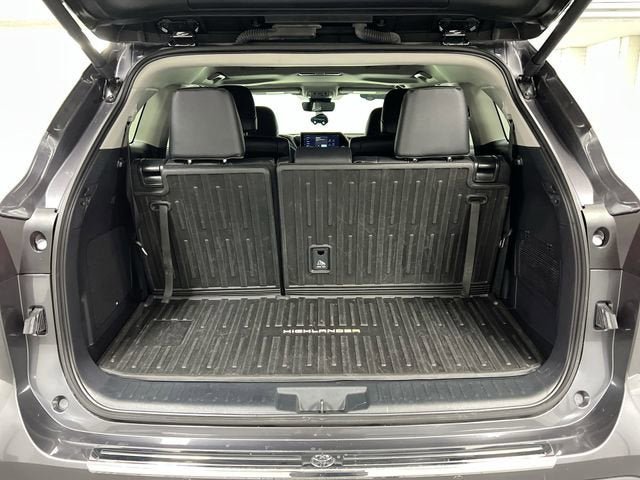 Used 2024 Toyota Highlander Limited AWD/4WD image 26