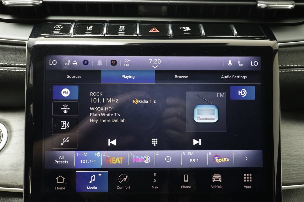 Used 2023 Jeep Grand Cherokee Limited w/ Luxury Tech Group II AWD/4WD image 9