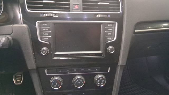 Used 2016 Volkswagen Golf 4-Door image 11