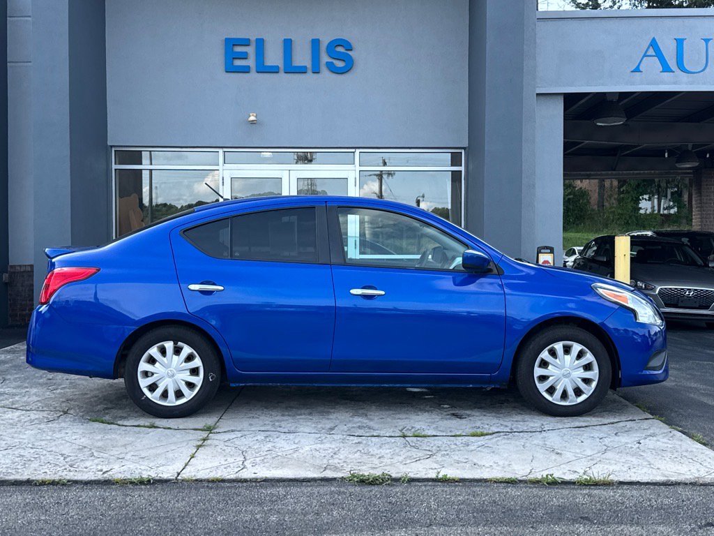 Used 2016 Nissan Versa SV image 2