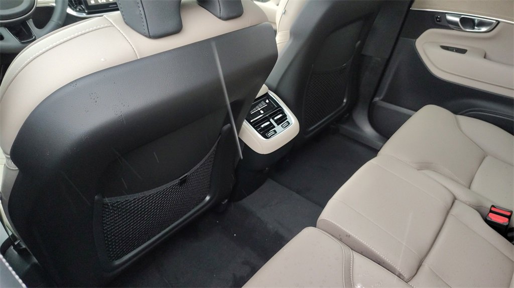 New 2026 Volvo XC90 B6 Plus image 31