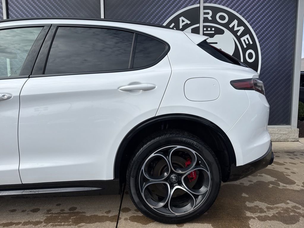 Used 2024 Alfa Romeo Stelvio Veloce image 15