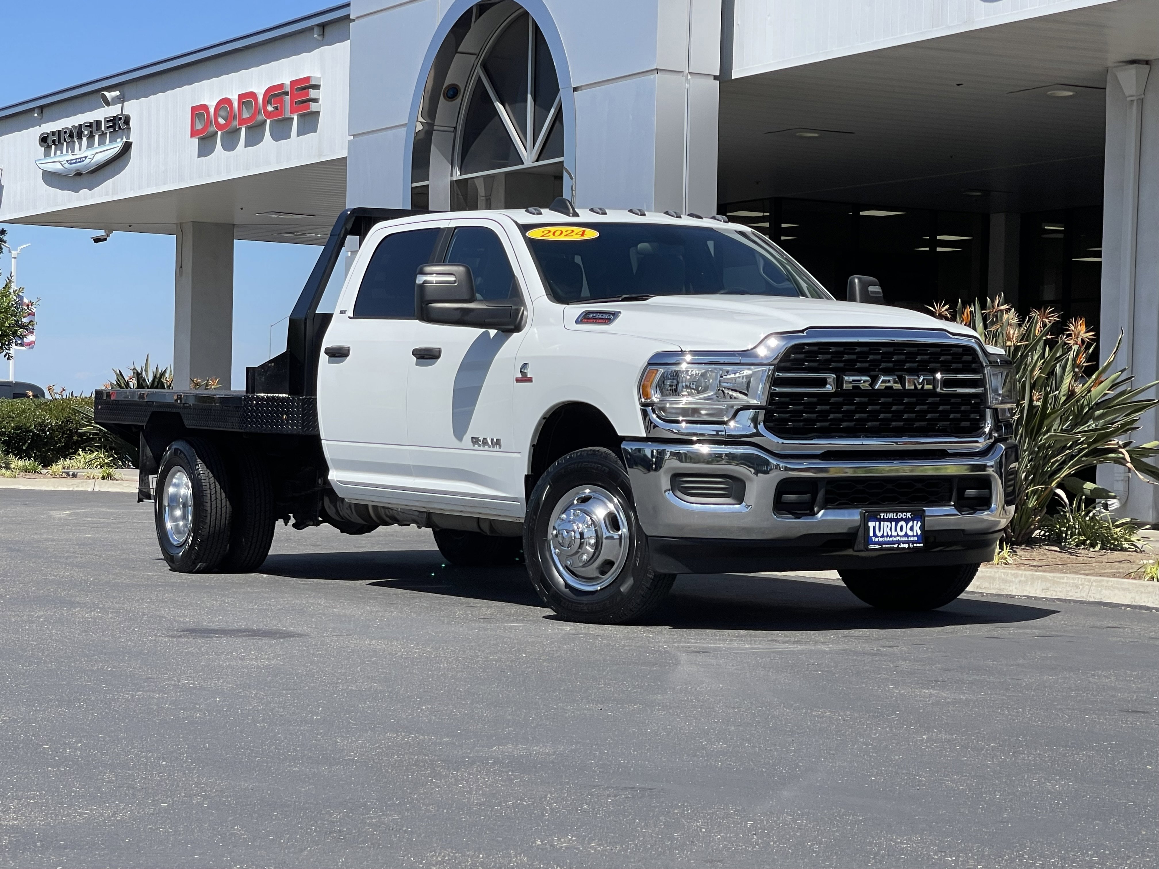 Used 2024 RAM 3500 SLT w/ Quick Order Package 2YG SLT AWD/4WD image 2