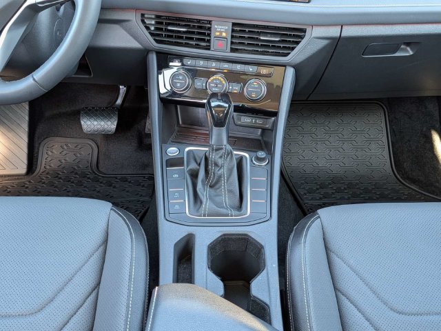 Certified 2025 Volkswagen Jetta SEL FWD image 18