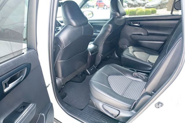 Used 2021 Toyota Highlander XSE FWD image 29