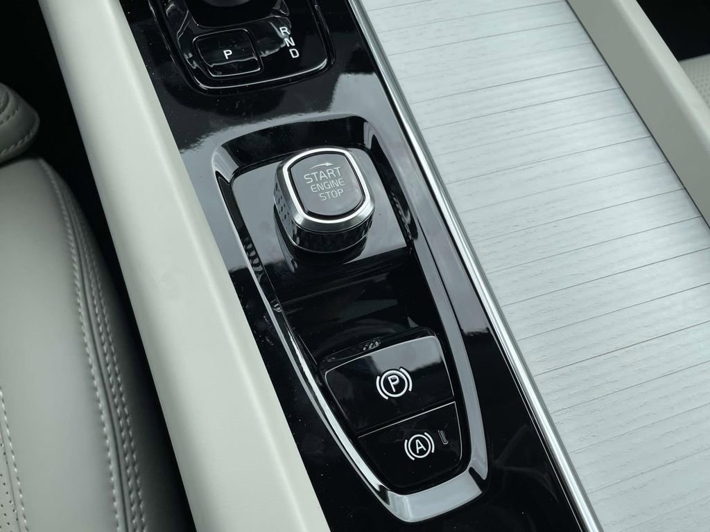 New 2026 Volvo XC60 B5 Ultra w/ Protection Package Premier image 24