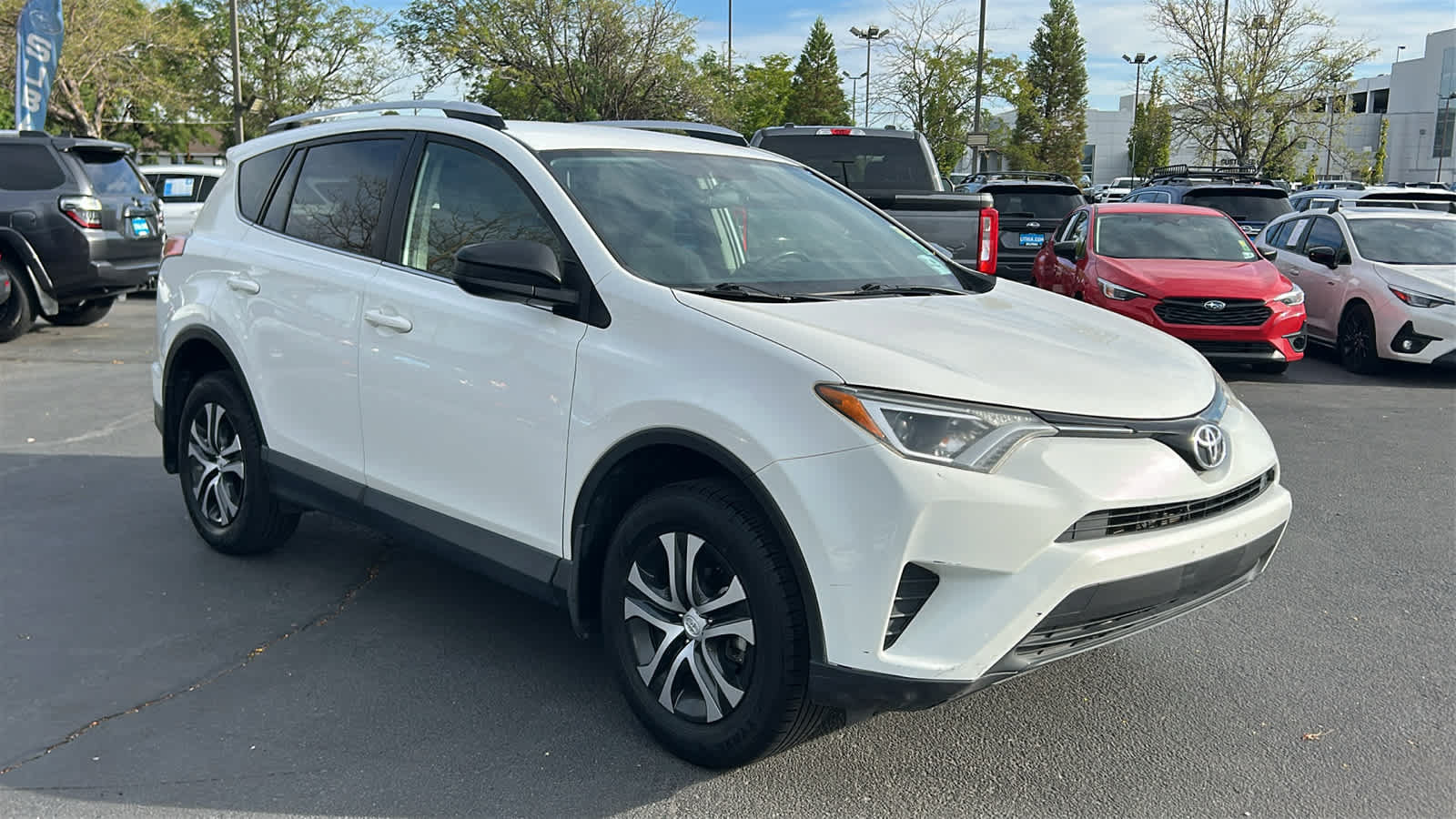 Used 2016 Toyota RAV4 LE AWD/4WD image 3