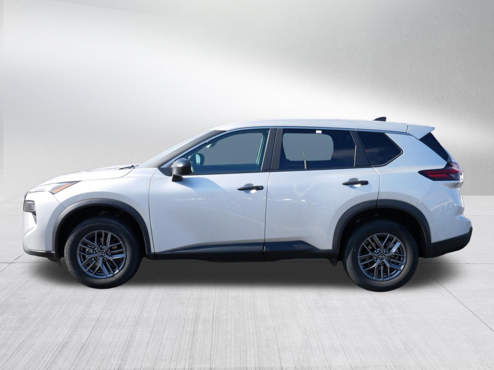 Used 2024 Nissan Rogue S image 4