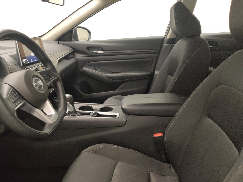 Used 2025 Nissan Altima 2.5 SV FWD image 17