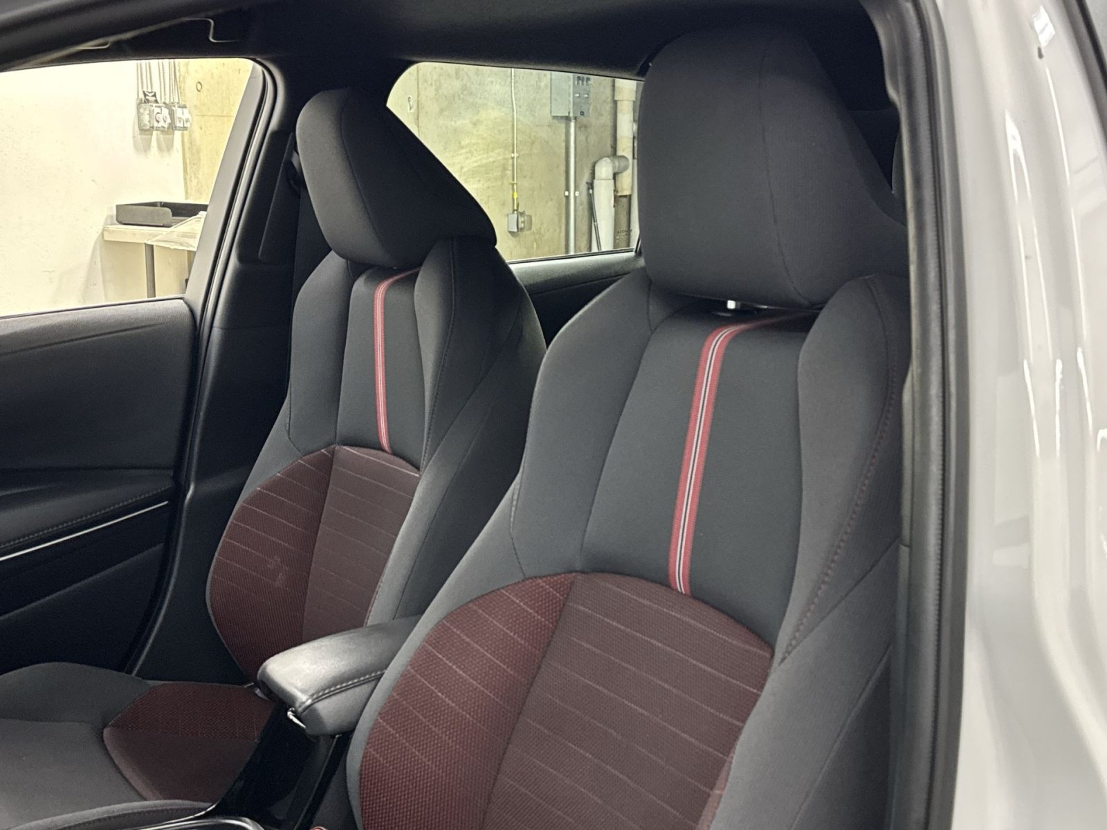 Used 2025 Toyota Corolla SE FWD image 25