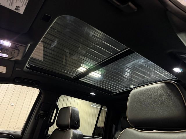 Used 2023 GMC Yukon XL SLT w/ SLT Premium Package AWD/4WD image 47