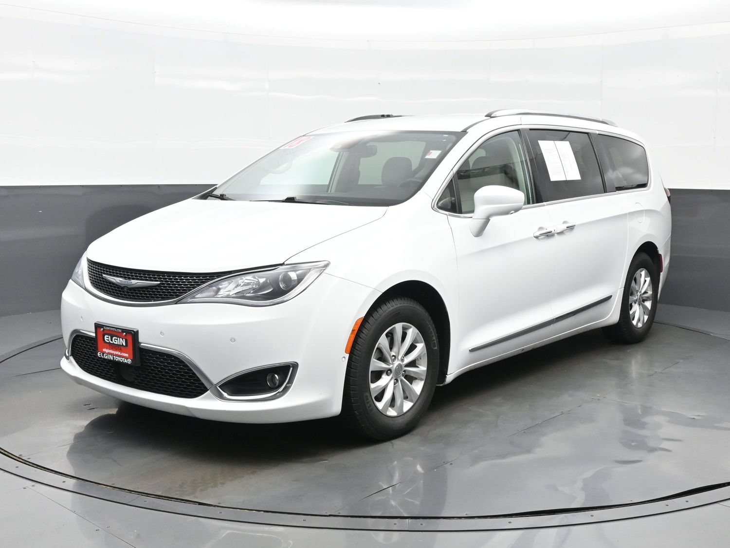 Used 2018 Chrysler Pacifica Touring-L Plus w/ Advanced Safetytec Group FWD image 2