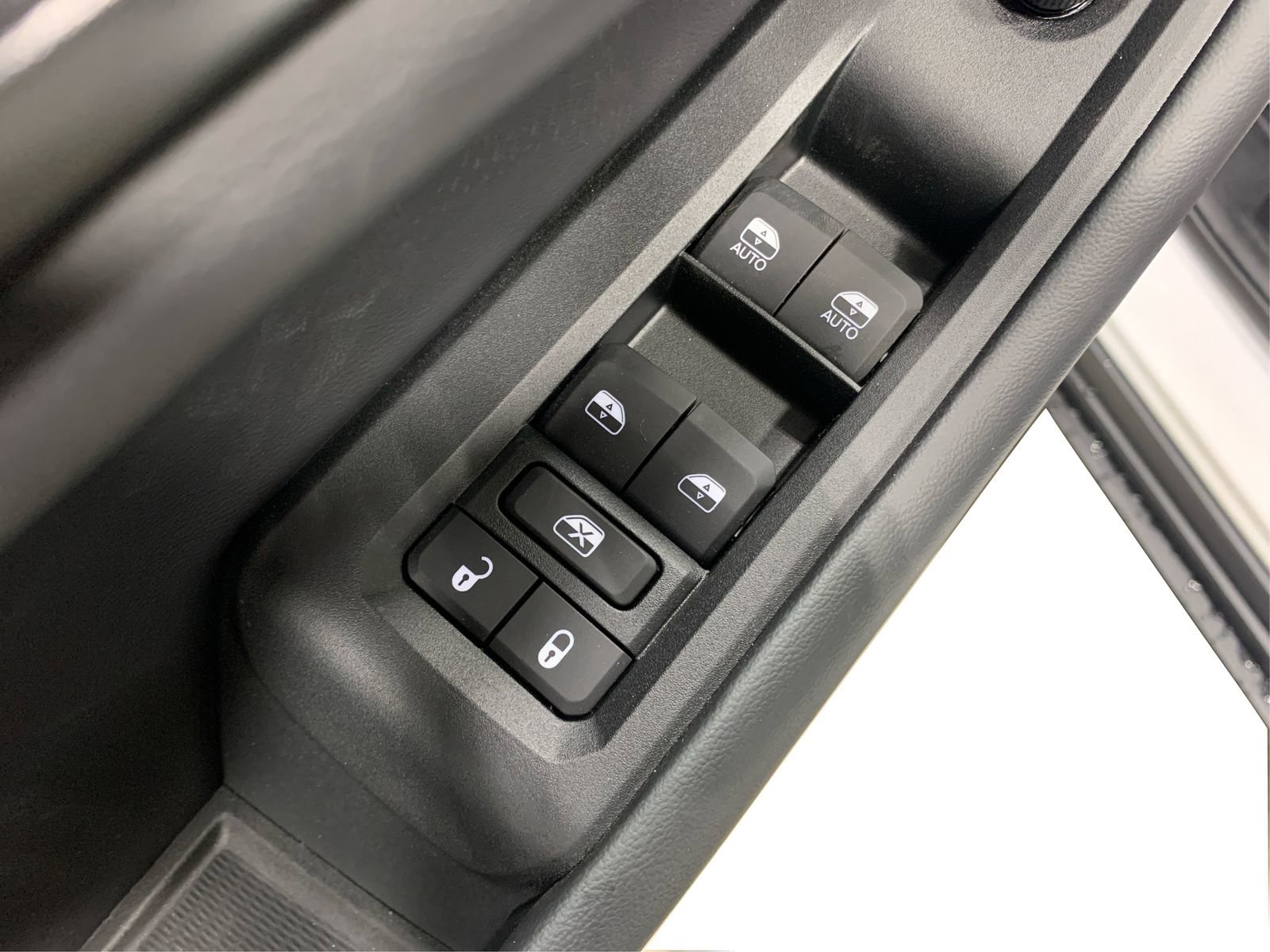 Used 2025 Jeep Grand Cherokee Altitude AWD/4WD image 30