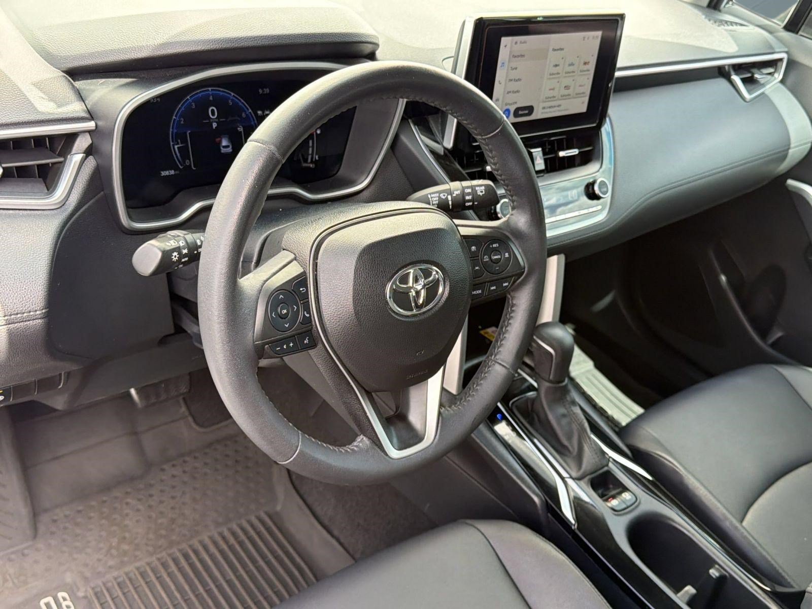 Used 2023 Toyota Corolla Cross XLE FWD image 4