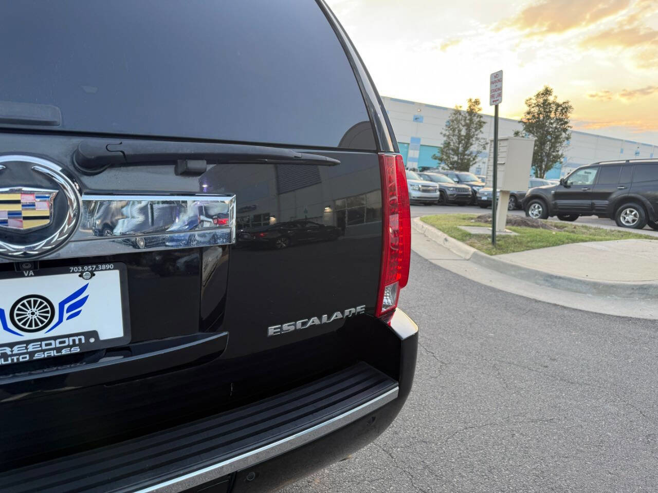 Used 2012 Cadillac Escalade Luxury image 10