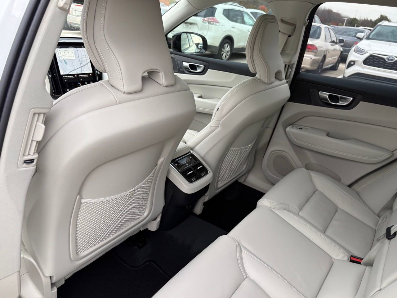 New 2026 Volvo XC60 B5 Ultra w/ Protection Package Premier image 22