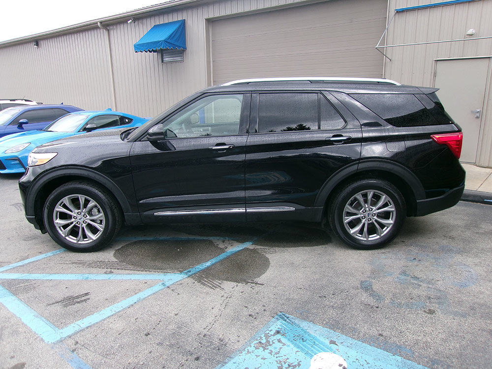 Used 2022 Ford Explorer Limited w/ Equipment Group 301A AWD/4WD image 3