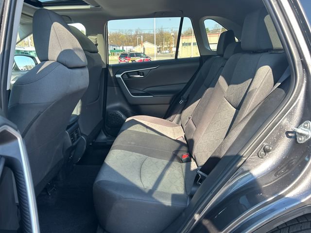 Used 2021 Toyota RAV4 XLE w/ Convenience Package image 25