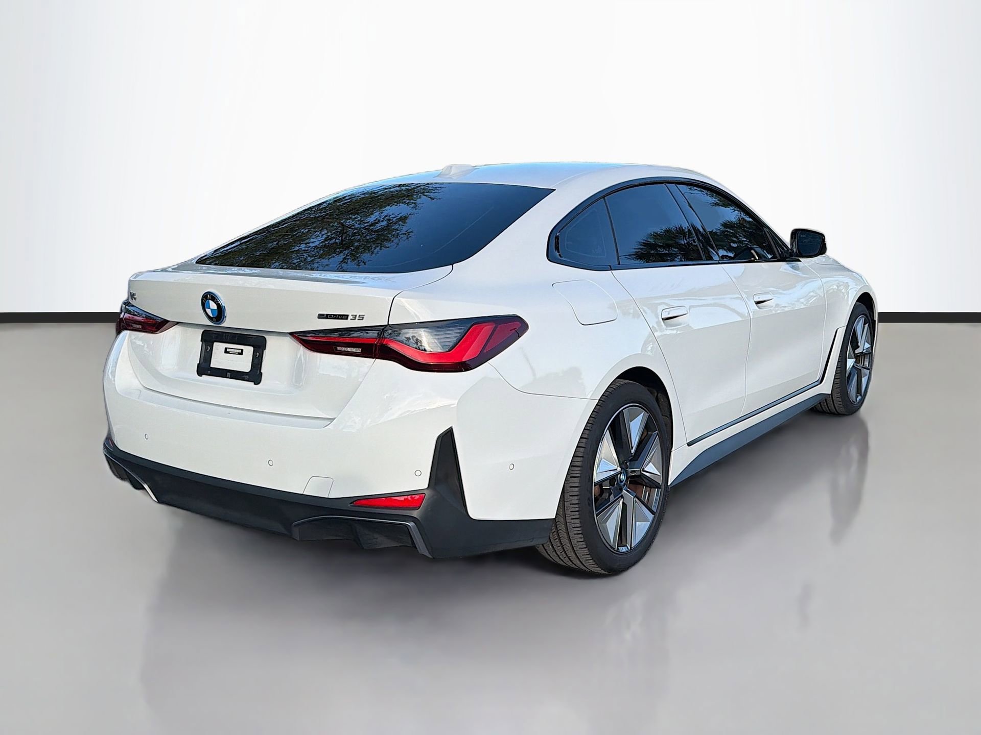 Certified 2023 BMW i4 eDrive35 image 4