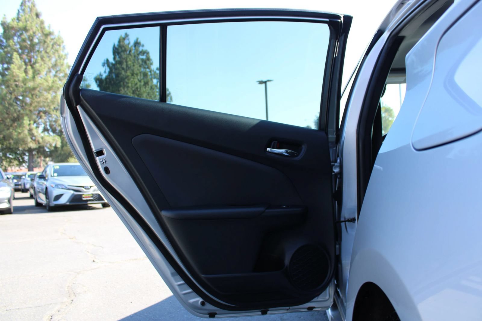 Used 2017 Toyota Prius Prime Premium w/ Preferred Accessory Package FWD image 13