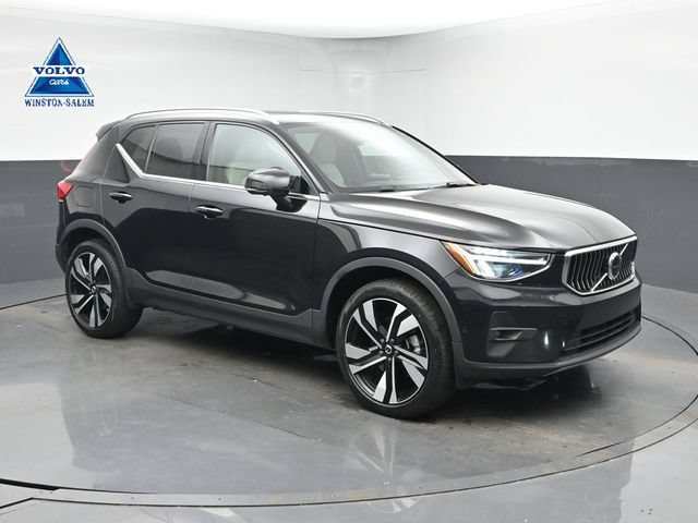 Used 2023 Volvo XC40 B5 Ultimate w/ Protection Package Premier AWD/4WD image 1