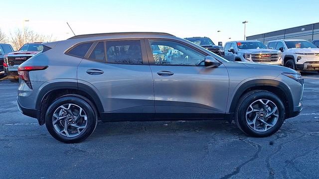 Certified 2025 Chevrolet Trax LT w/ Driver Confidence Package image 9