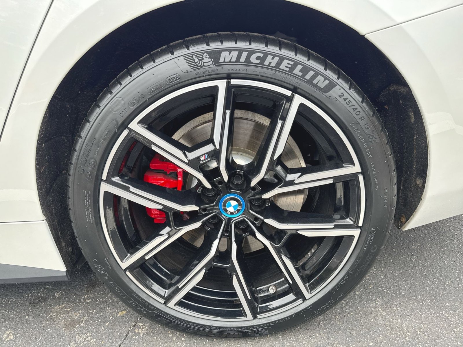 Used 2023 BMW i4 eDrive40 w/ M Sport Package image 26