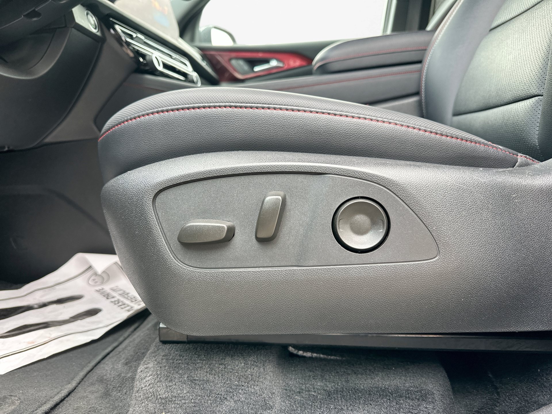 Used 2025 Chevrolet Traverse Z71 AWD/4WD image 6