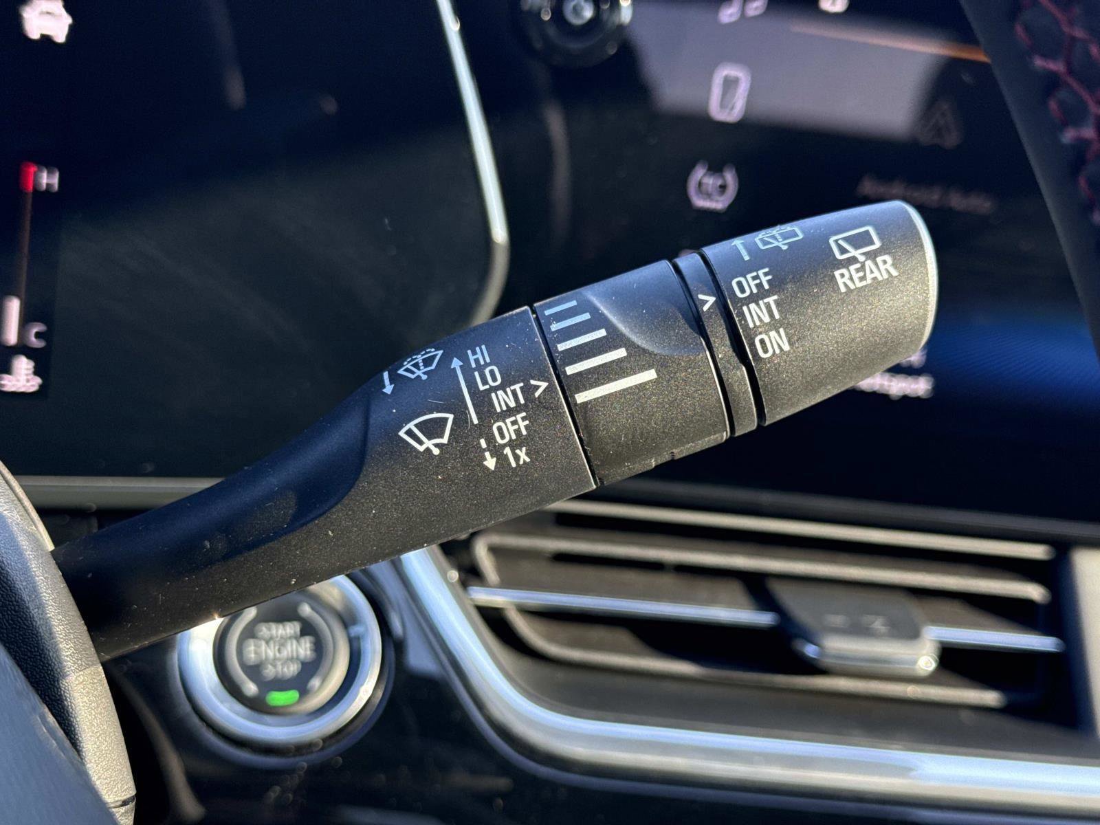 Used 2025 Chevrolet Trax RS w/ Sunroof Package image 11