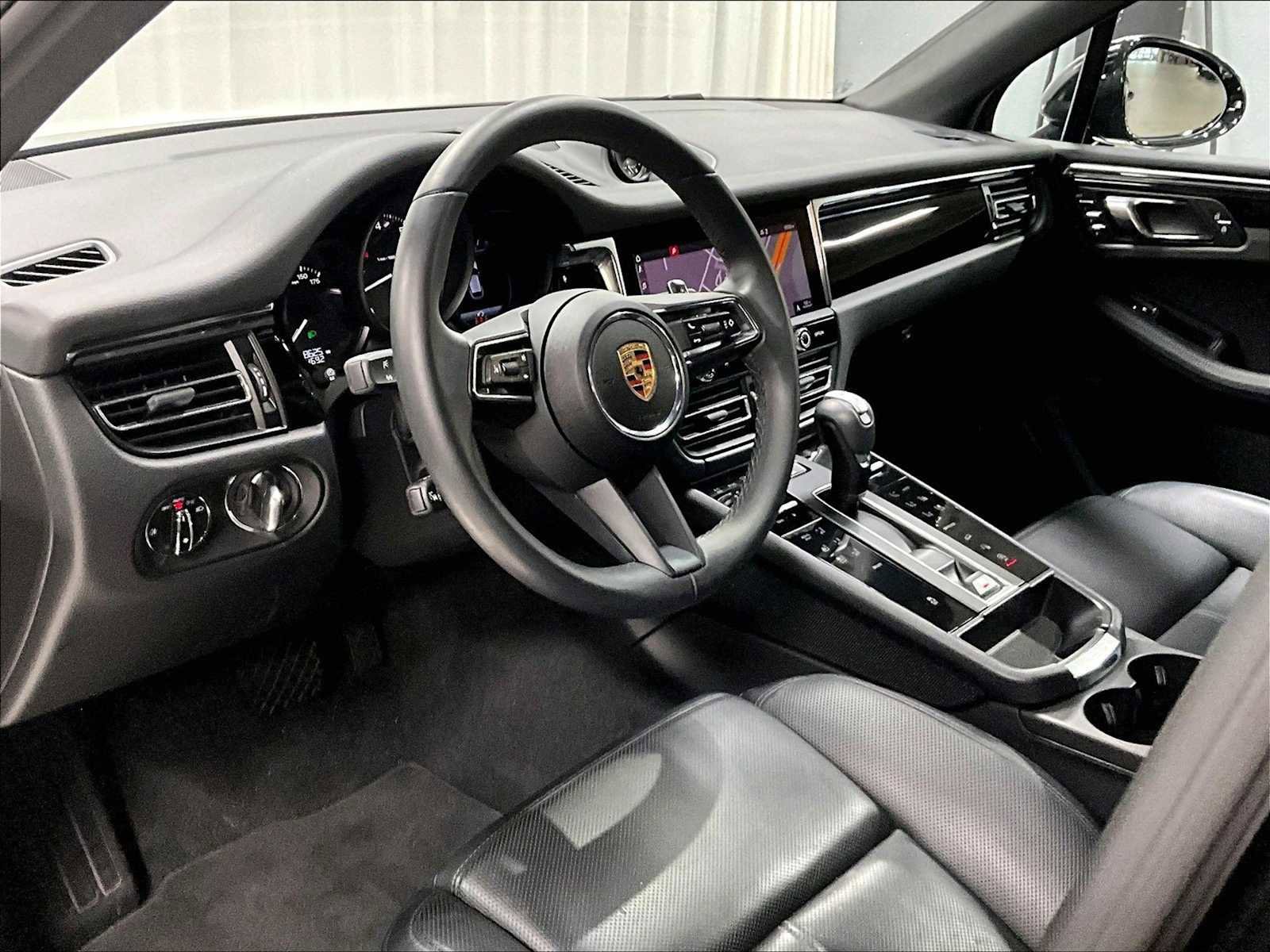 Used 2025 Porsche Macan image 7