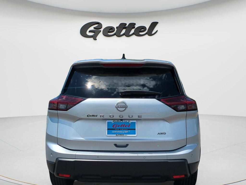 Used 2024 Nissan Rogue S AWD/4WD image 7