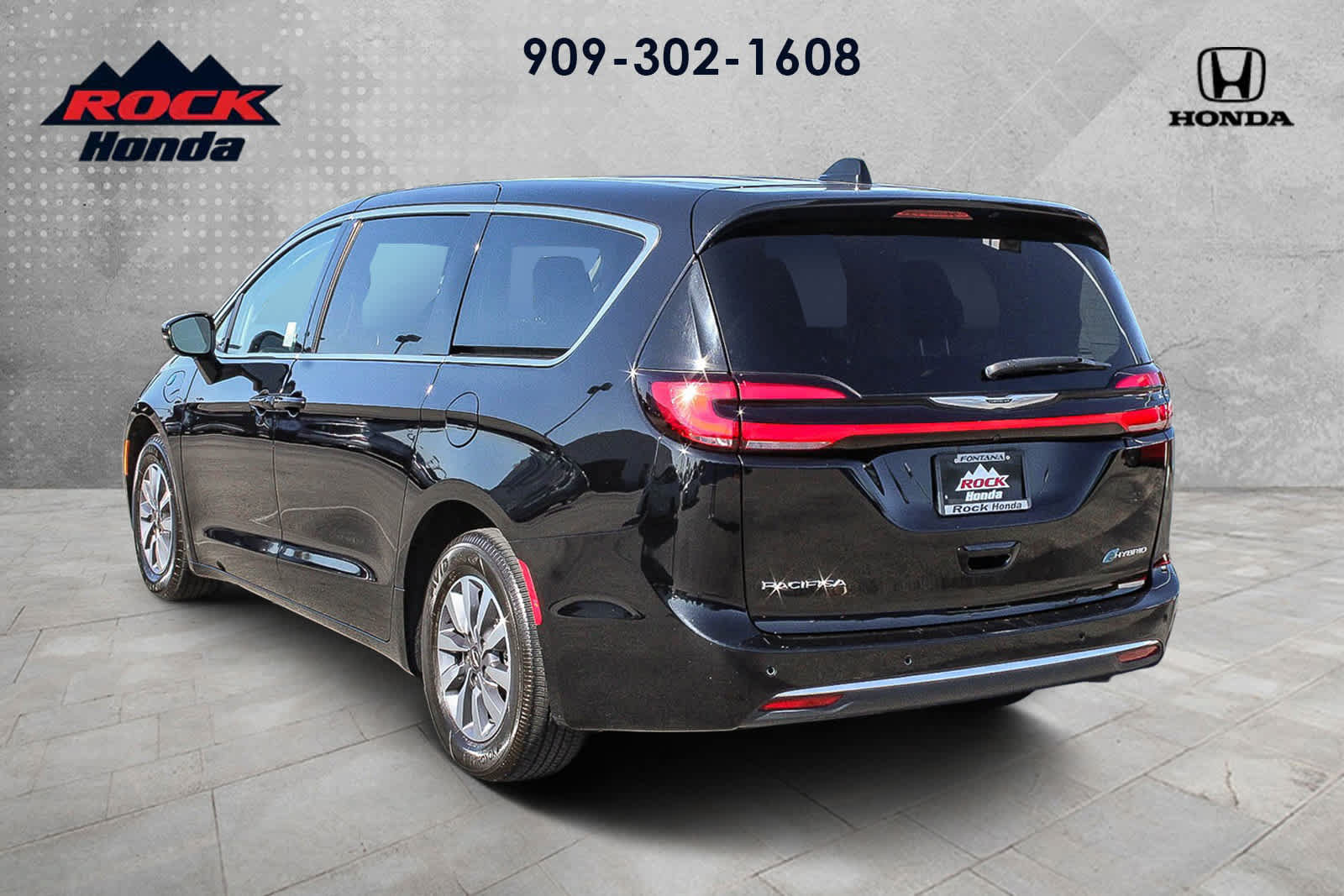 Used 2024 Chrysler Pacifica Limited FWD image 7
