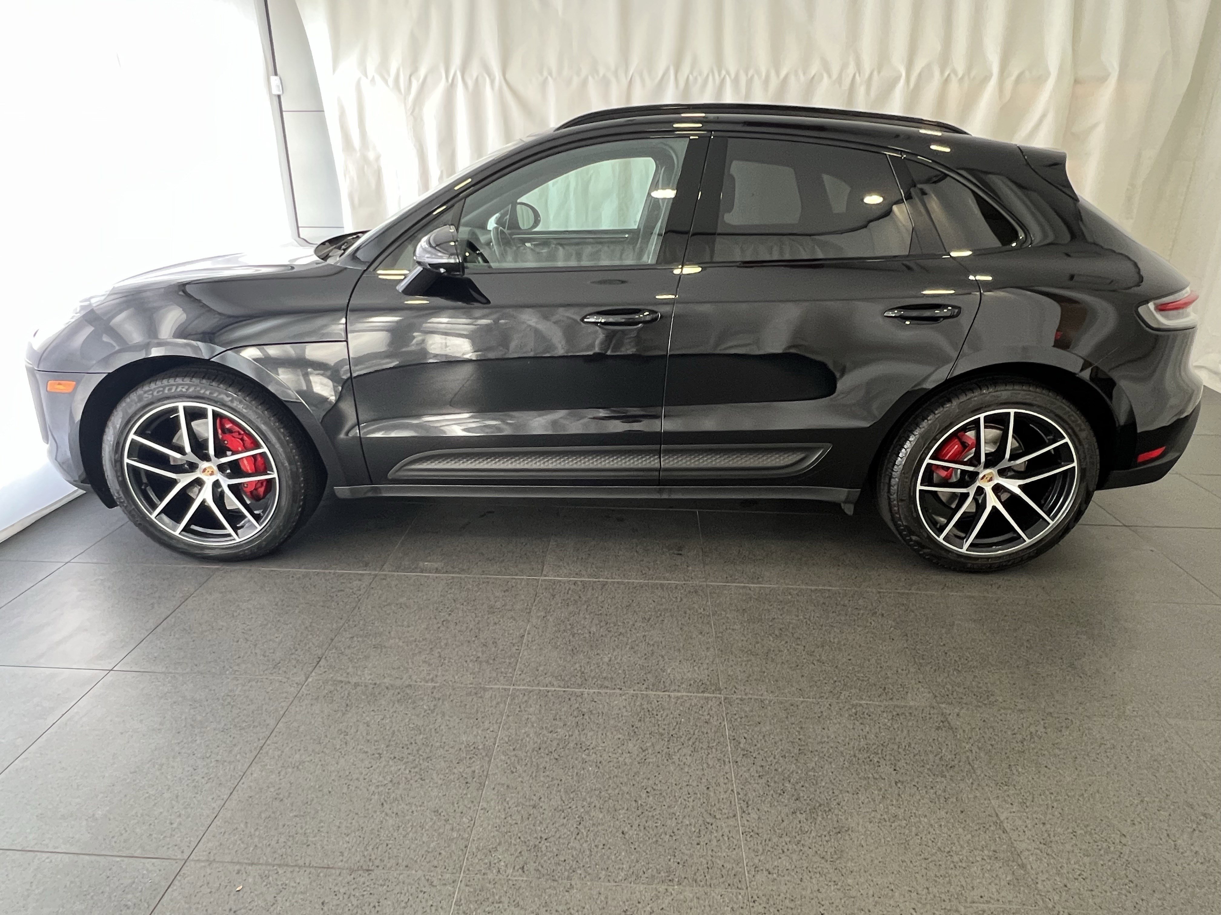 Certified 2023 Porsche Macan S image 2