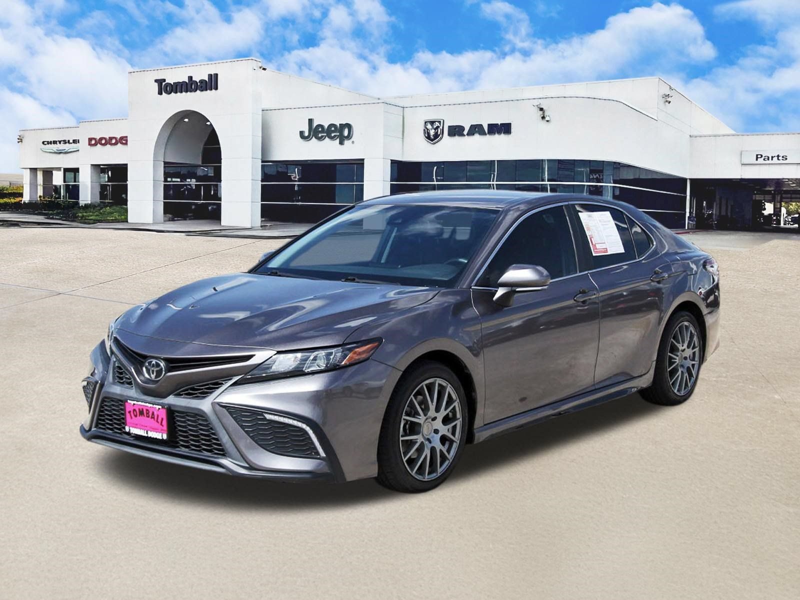 Used 2022 Toyota Camry SE w/ Convenience Package FWD image 3