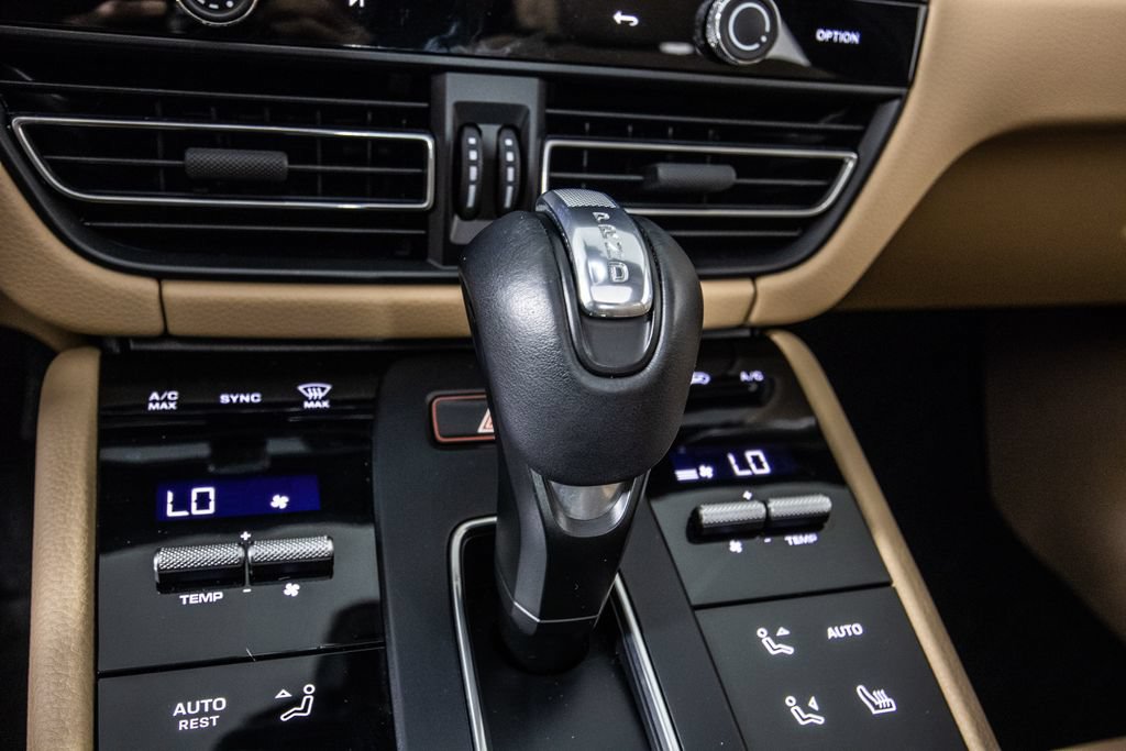 Used 2024 Porsche Macan AWD/4WD image 24