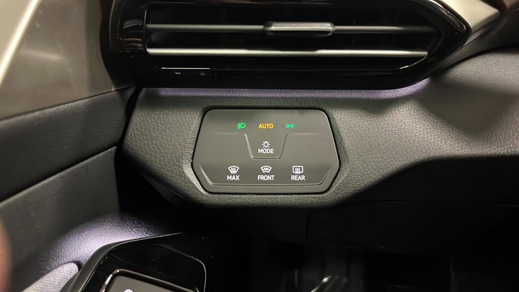 Used 2024 Volkswagen ID.4 Pro AWD/4WD image 29