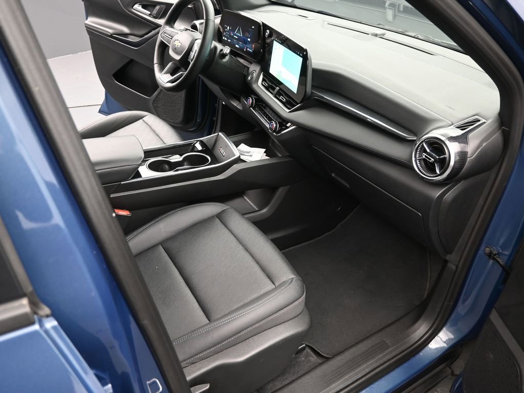 Used 2025 Chevrolet Equinox LT w/ Convenience Package II image 21