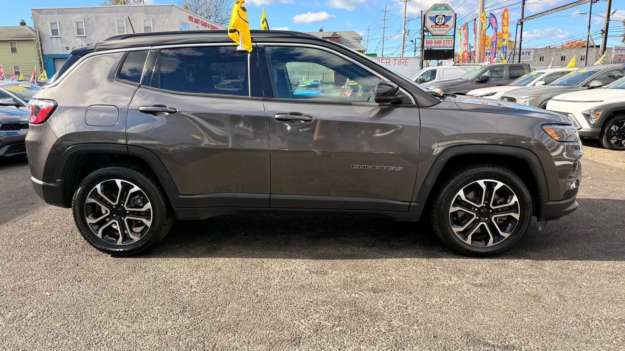 Used 2023 Jeep Compass Limited image 11