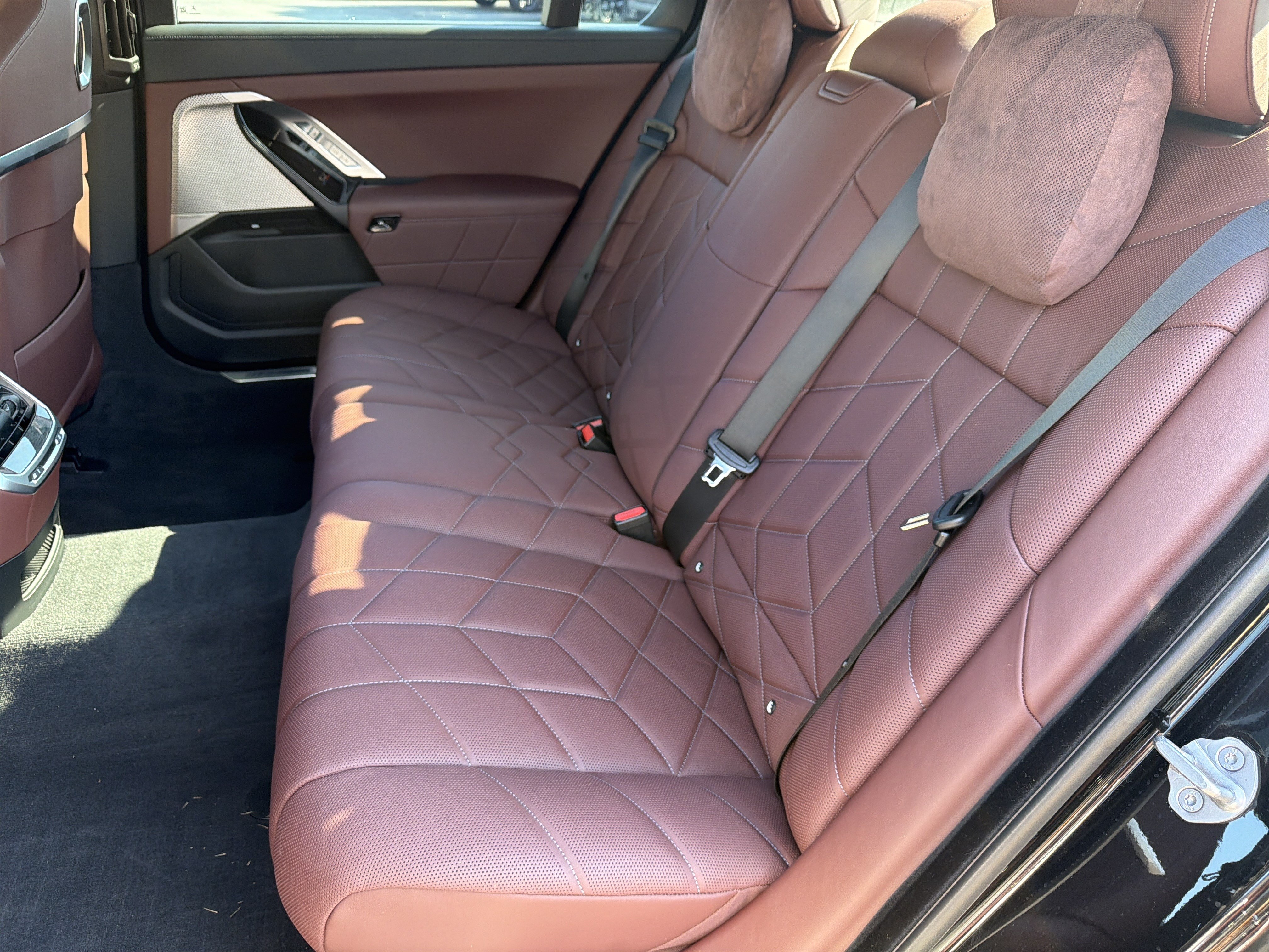 Certified 2024 BMW i7 eDrive50 w/ M Sport Package RWD image 21