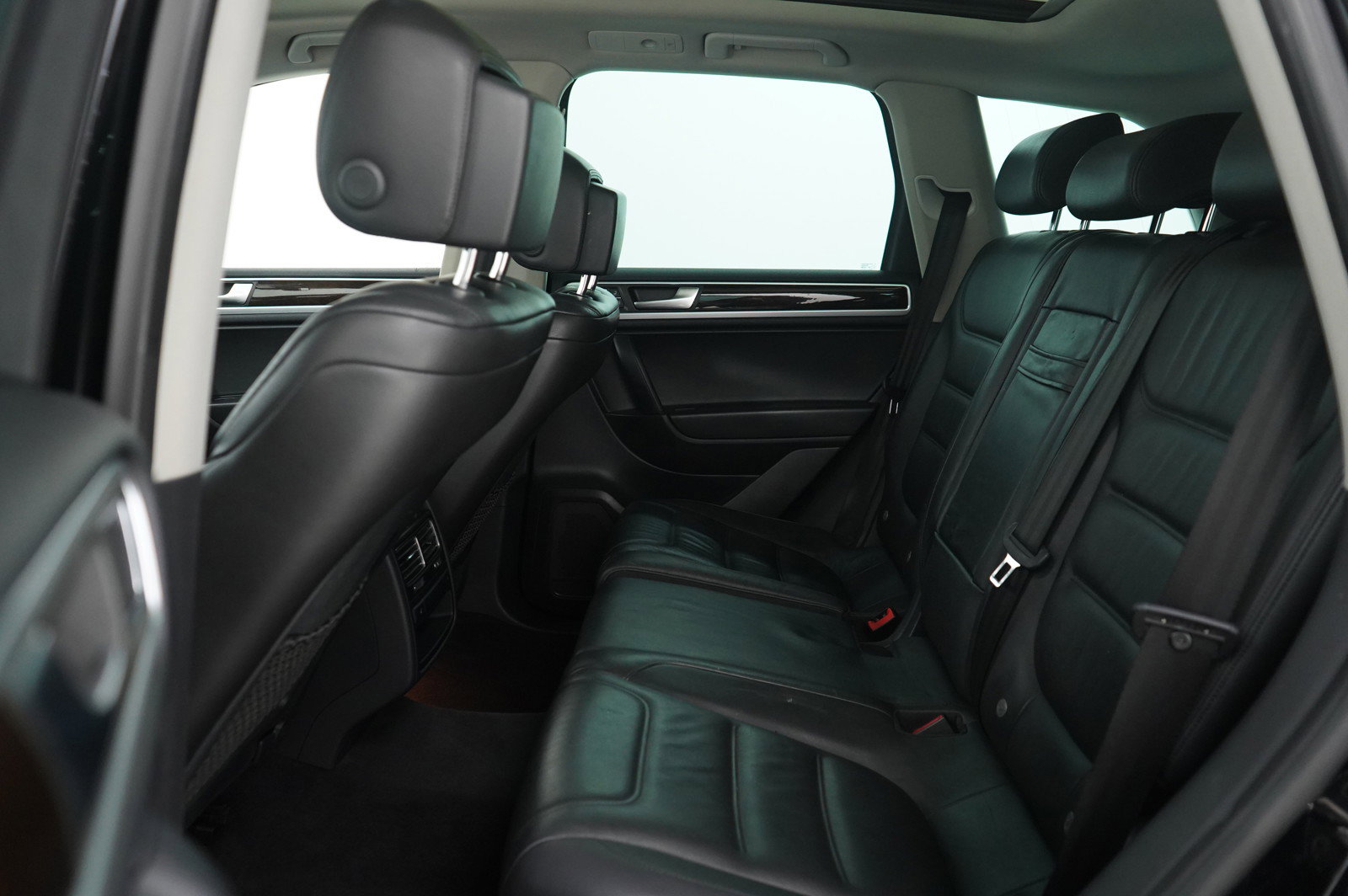 Used 2014 Volkswagen Touareg TDI image 15