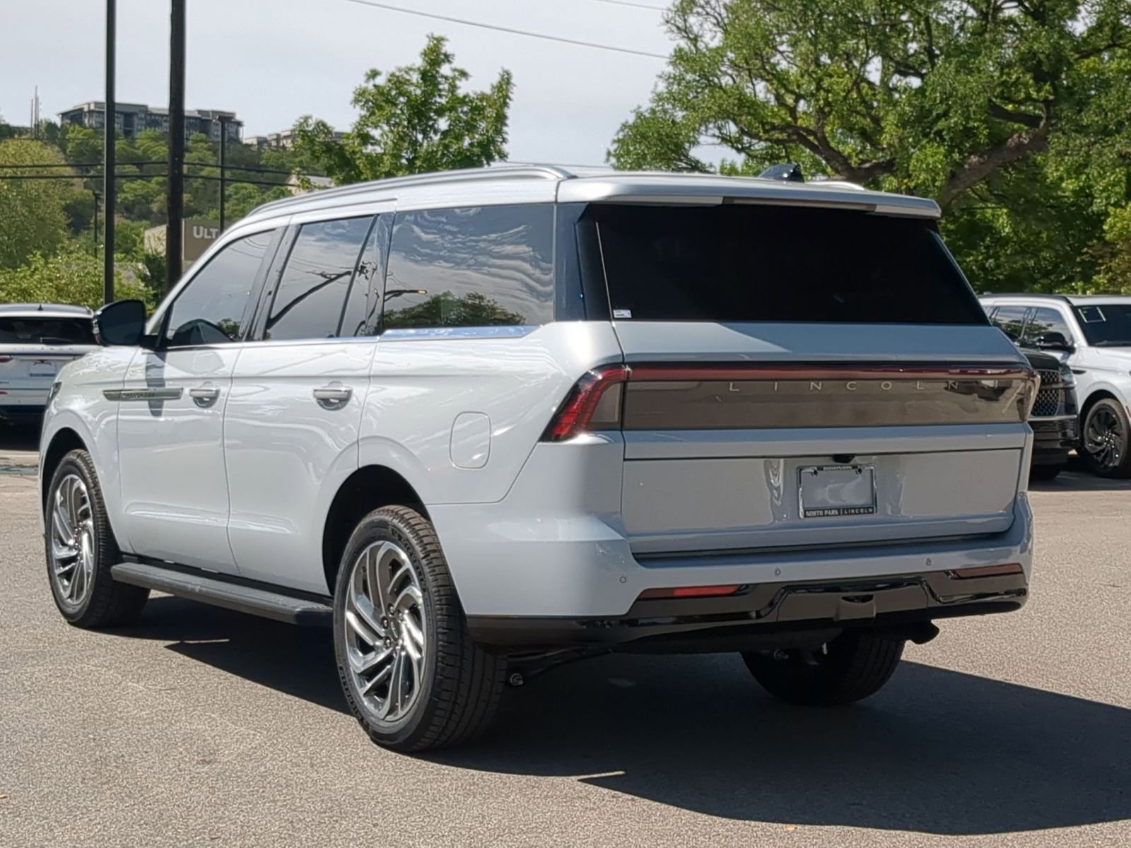 New 2026 Lincoln Navigator Premier AWD/4WD image 5