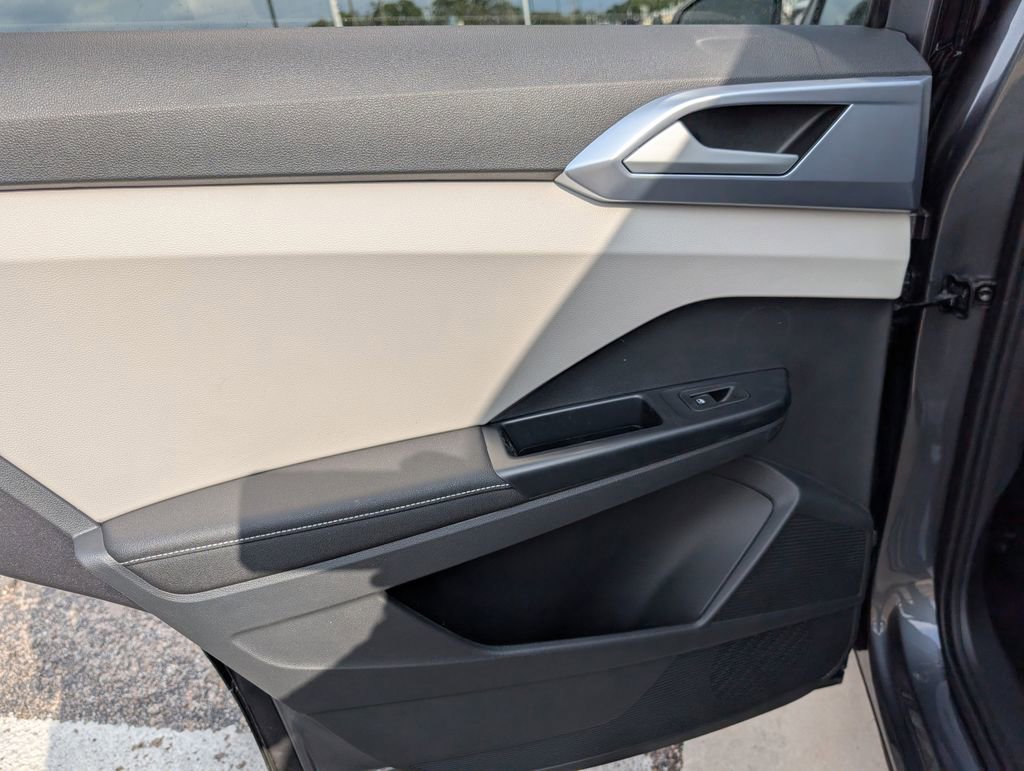 New 2026 Volkswagen Taos SE image 24