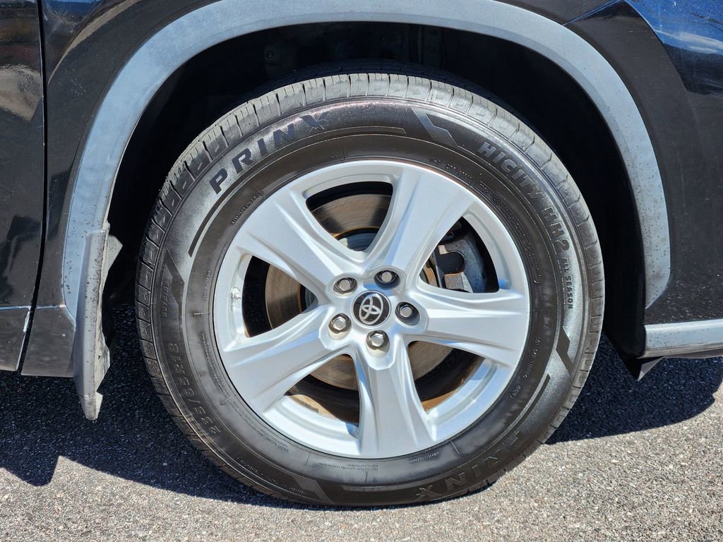 Used 2021 Toyota Highlander LE AWD/4WD image 30