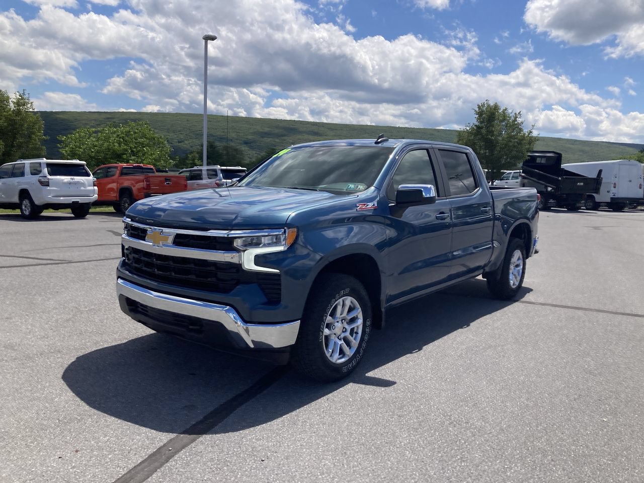 New 2024 Chevrolet Silverado 1500 LT w/ Z71 Off-Road Package AWD/4WD image 3