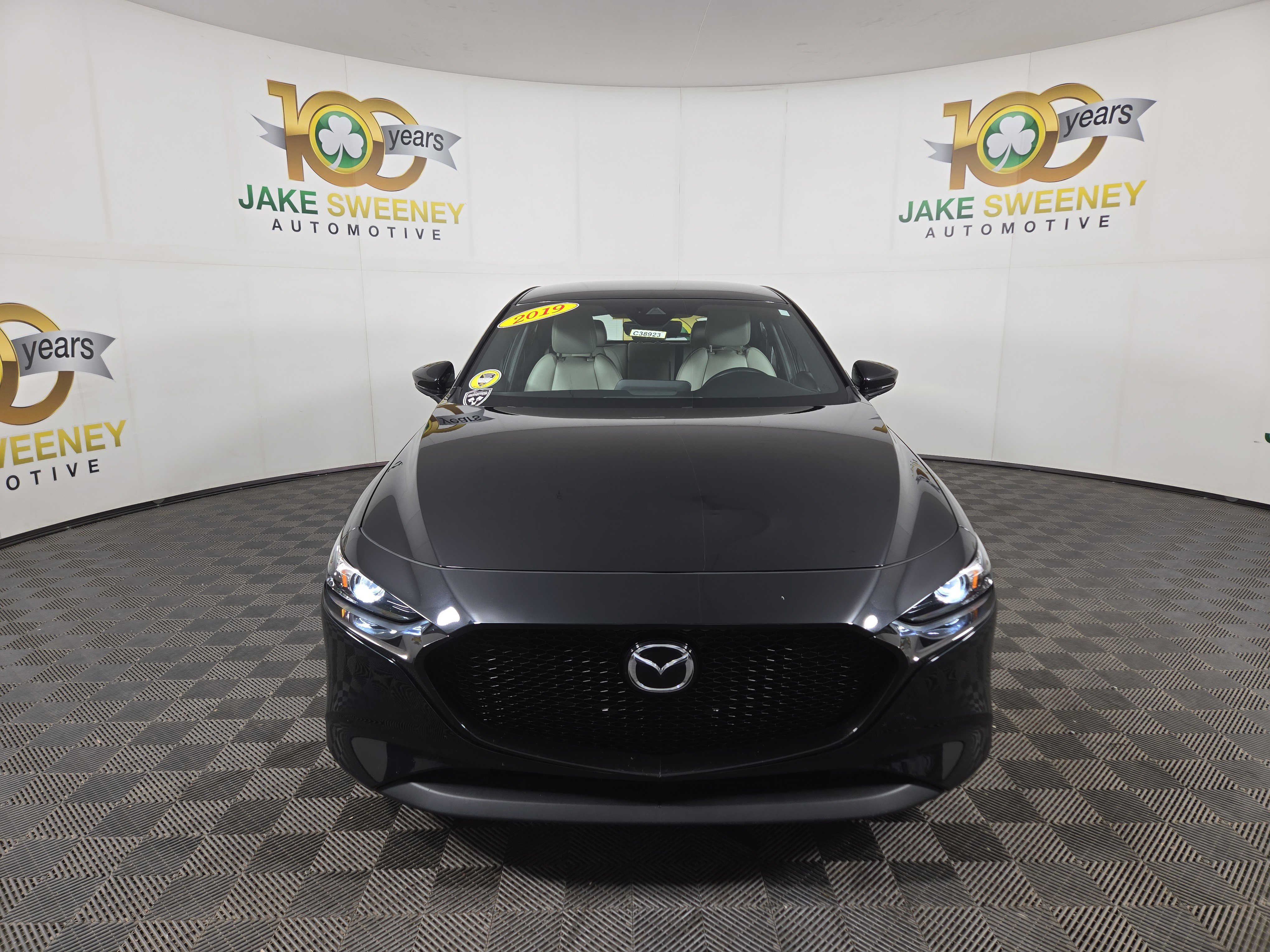 Used 2019 MAZDA MAZDA3 Hatchback w/ Preferred Package image 3