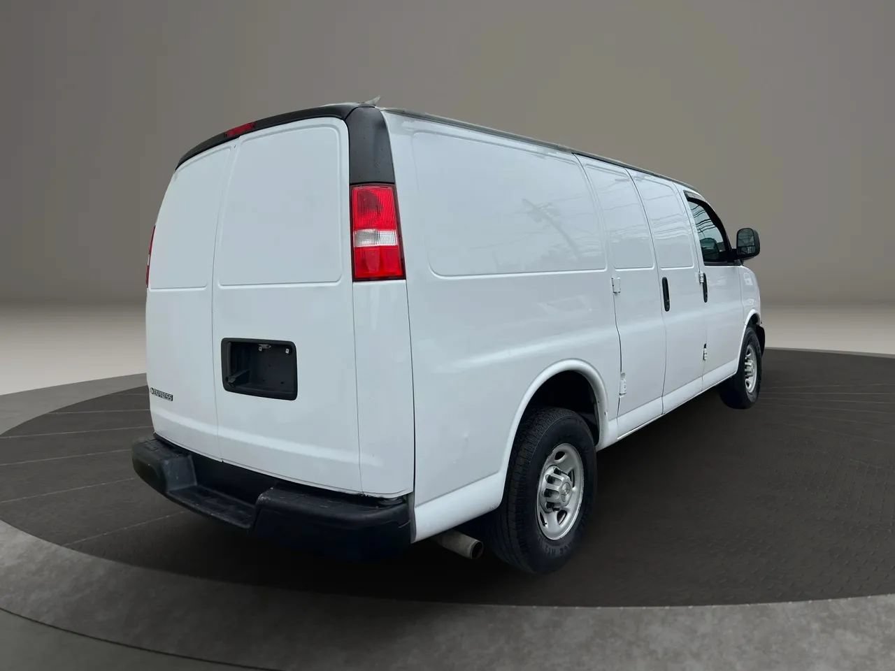 Used 2020 Chevrolet Express 2500 w/ Driver Convenience Package RWD image 5