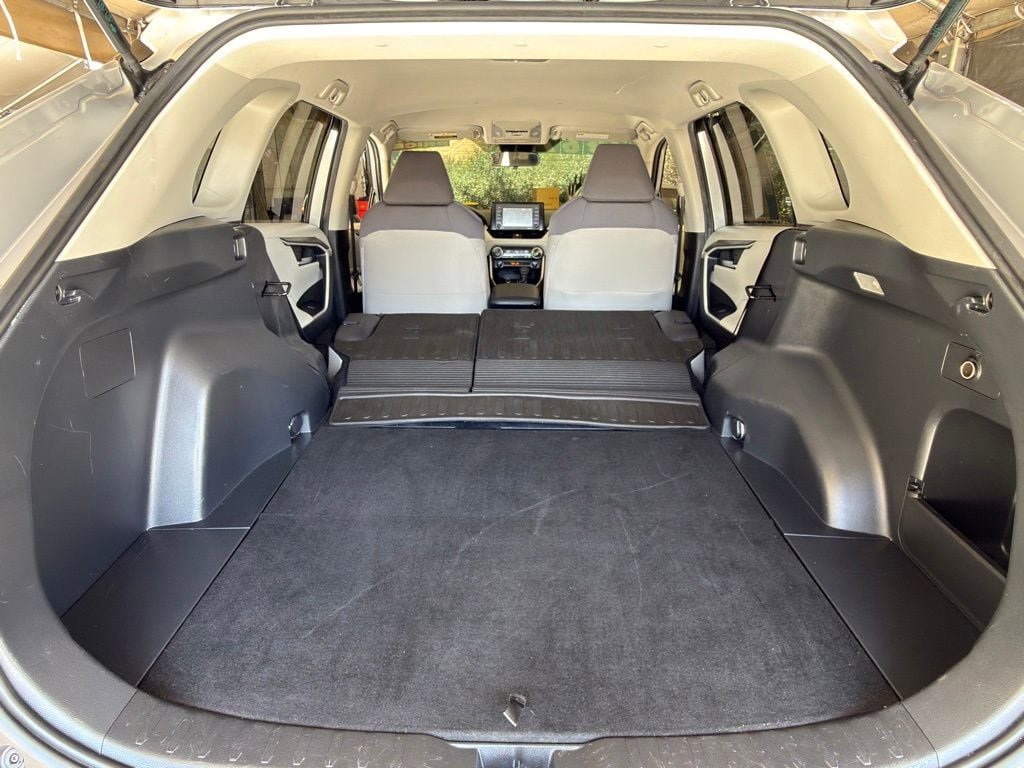 Used 2021 Toyota RAV4 XLE FWD image 13