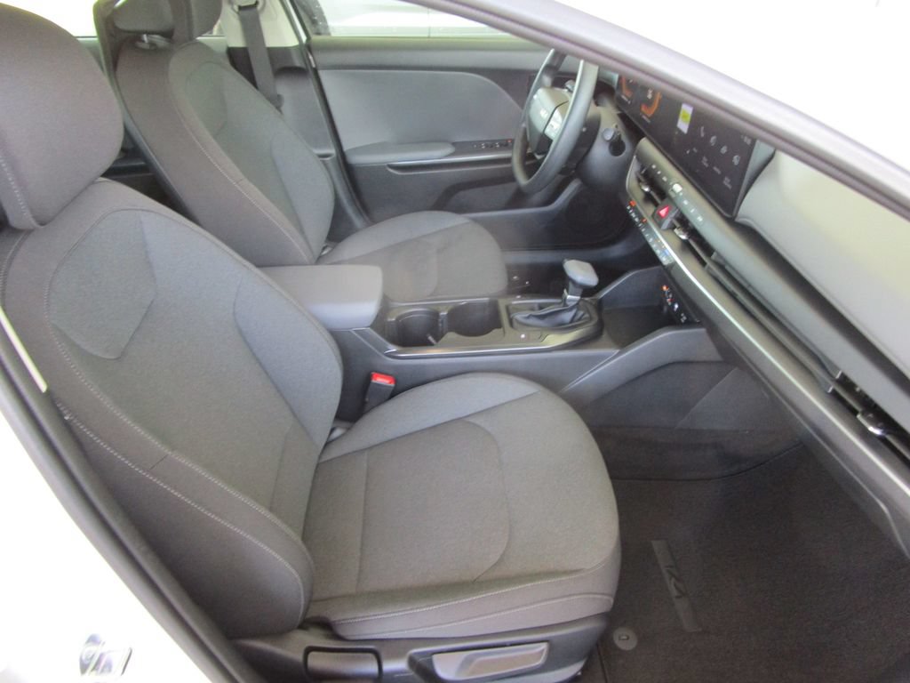 Used 2025 Kia K4 FWD image 22